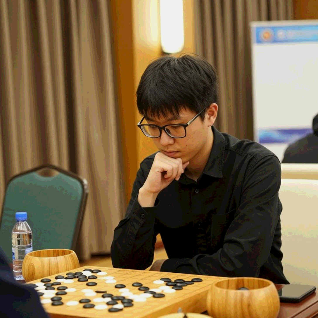Carlsen: AI cho thấy con người không giỏi cờ vua đến thế
