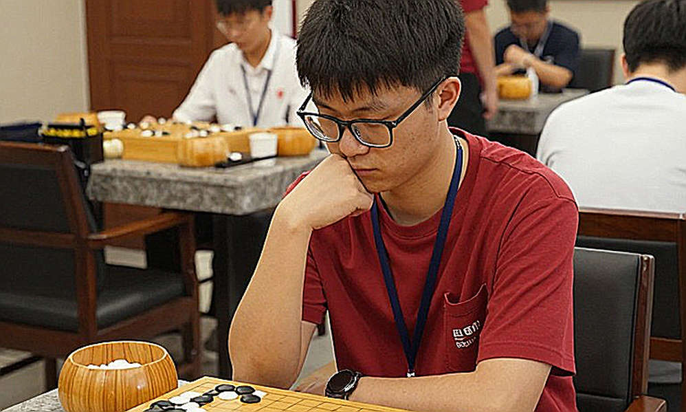Carlsen hiếm khi khen ngợi: Javokhir Sindarov – Viên ngọc thô của làng cờ Uzbekistan?