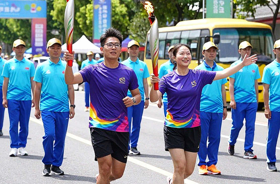 Jayden Daniels trở lại: Chiếc băng khuỷu tay và biến số chiến thuật mà Washington chưa giải được Jayden Daniels trở lại: Chiếc băng khuỷu tay và biến số chiến thuật mà Washington chưa giải được