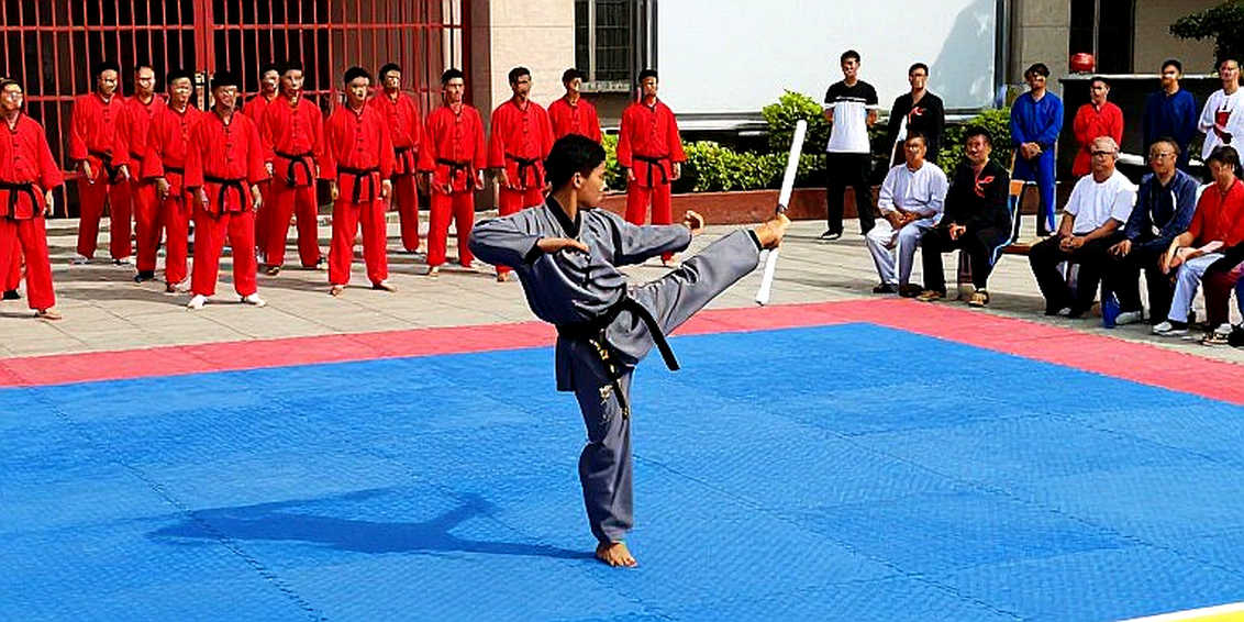 VAR trên sàn đấu võ thuật: Khi mắt người không đủ, ai giữ công bằng cho sàn đấu chuyên nghiệp