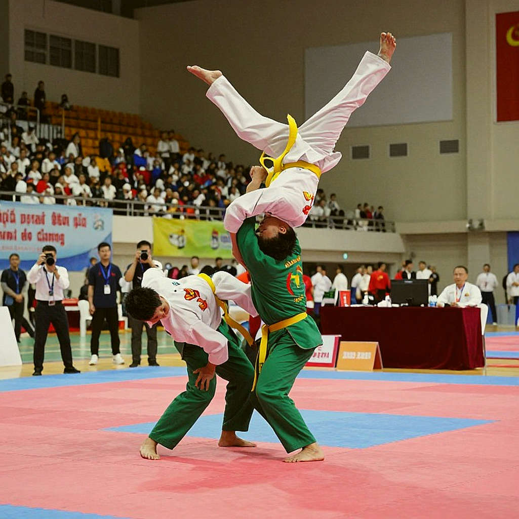 RAF Abu Dhabi: Tsarukyan gặp Gracie, nhưng khoảng cách 21 ngày mới là đối thủ thật