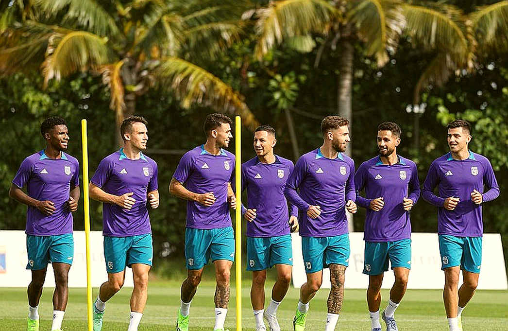 Văn Hậu bị treo 4 trận V.League: Án phạt cấp câu lạc bộ không tự động khóa cửa đội tuyển Văn Hậu bị treo 4 trận V.League: Án phạt cấp câu lạc bộ không tự động khóa cửa đội tuyển